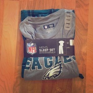 Boys sleepwear set with eagles logo.